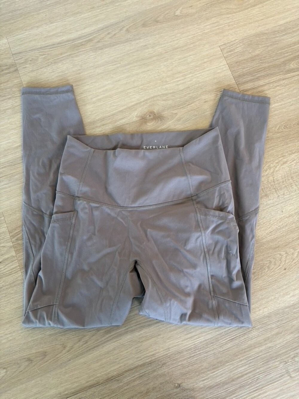 Everlane Taupe Perform Crop Leggings Medium